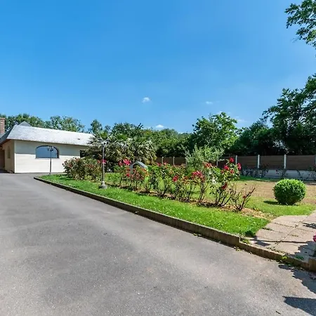 Appartement Piscine Interieure, Et Jeux Open For 15 Guests Gerponville