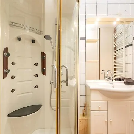 Piscine Interieure, Et Jeux Open For 15 Guests Appartement *