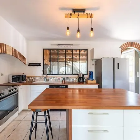 Piscine Interieure, Et Jeux Open For 15 Guests Appartement *