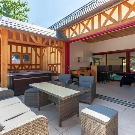 Appartement Piscine Interieure, Et Jeux Open For 15 Guests *